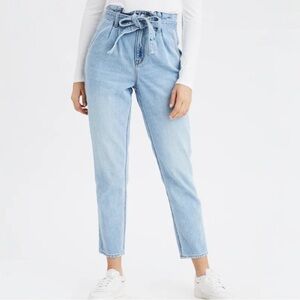 AMERICAN EAGLE HIGHEST WAIST MOM JEANS